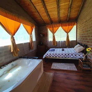El Castillo Del Lobo Pululahua Bed and breakfast